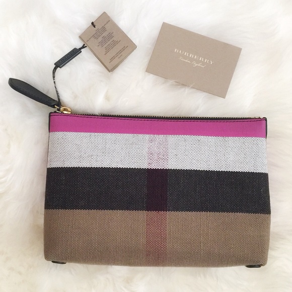 Burberry Handbags - NWT Burberry Duncan Medium Canvas Check Clutch Bag